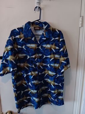 ODO Blue Shark Print Short-Sleeve Shirt Size Medium